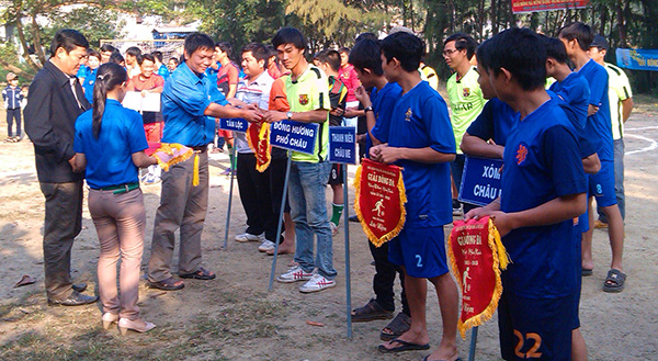 Phổ Châu khai mạc giải bóng đá xuân Ất Mùi